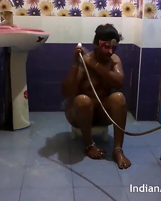 Indii Felség Bassza meg a Barát-t a Zuhanyzóban lévő Férj hiányában