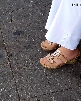 Babička Nylón Chodidlá v korkových topánkach