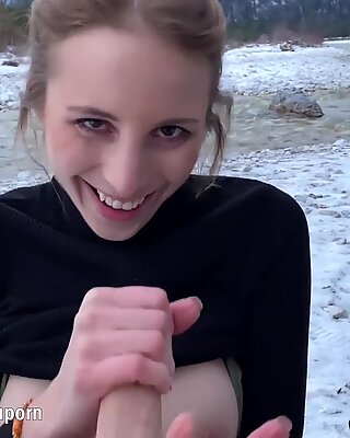 Mydirtyhobby - frodig tenåring får en enorm utløsning mens du jævla i snøen