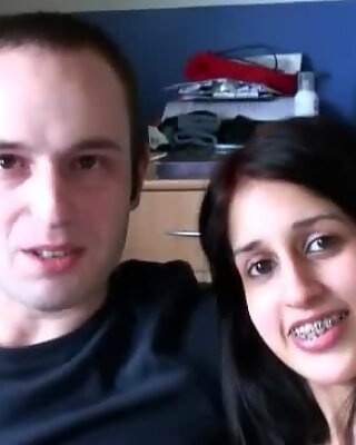 Indisk pige zarina mashood laver en varm oralsexvideo med sin kæreste