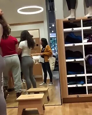 Hot brunette latina teen show us her big ass in this tight grey leggings !
