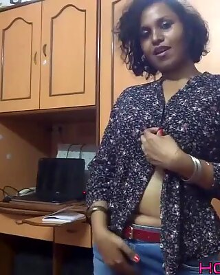 Голям заденк Мумбай Ученочка Spanking Sherself Чукане тя стегнат индийски вагина