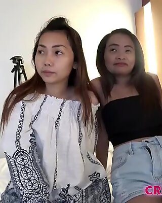 Creampie trekant med to sexede thailandske piger